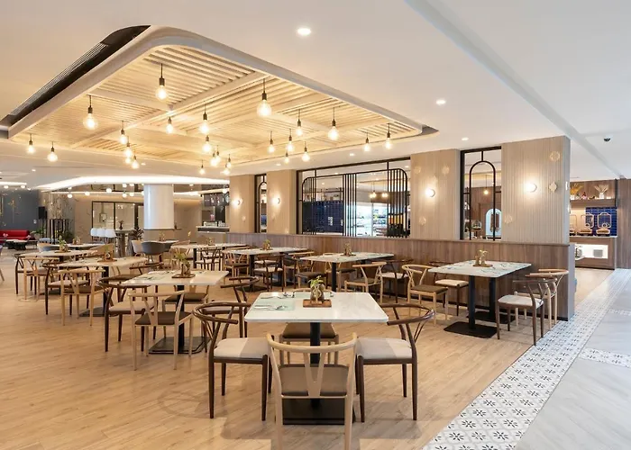 מלון Centara Life Phra Nakhon 4*