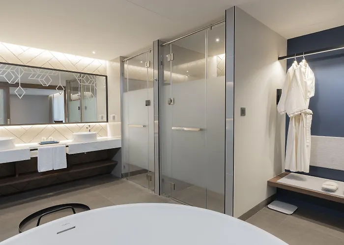 Centara Life Phra Nakhon 4*