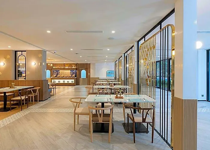 Centara Life Phra Nakhon Hotel